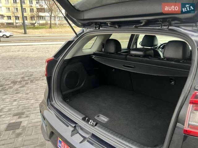 Синий Киа Niro, объемом двигателя 0 л и пробегом 89 тыс. км за 17500 $, фото 59 на Automoto.ua