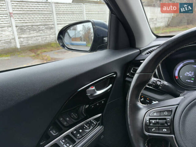 Синий Киа Niro, объемом двигателя 0 л и пробегом 115 тыс. км за 19900 $, фото 53 на Automoto.ua