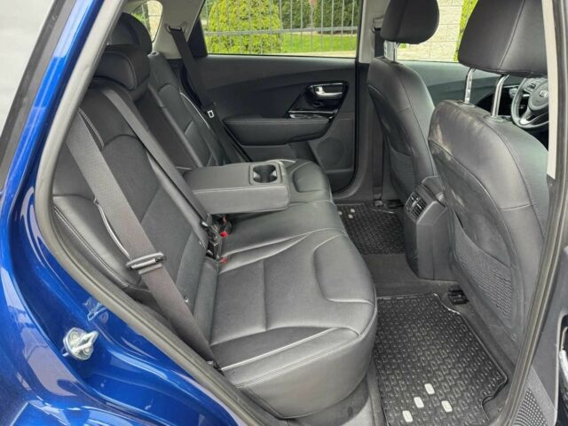 Синій Кіа Niro, об'ємом двигуна 0 л та пробігом 56 тис. км за 16000 $, фото 13 на Automoto.ua