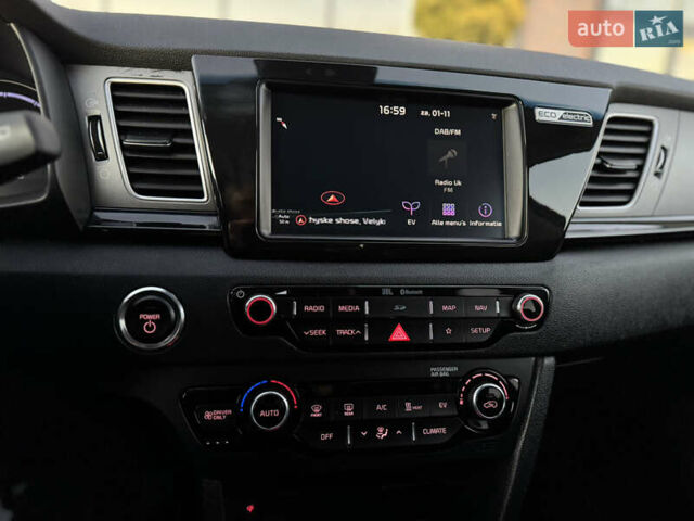 Синий Киа Niro, объемом двигателя 0 л и пробегом 142 тыс. км за 17500 $, фото 63 на Automoto.ua