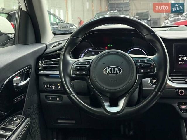 Синій Кіа Niro, об'ємом двигуна 0 л та пробігом 90 тис. км за 19989 $, фото 18 на Automoto.ua