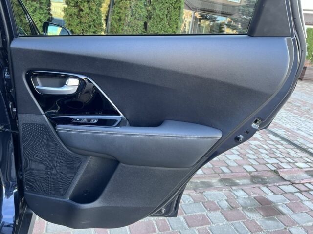 Синий Киа Niro, объемом двигателя 0 л и пробегом 112 тыс. км за 485 $, фото 23 на Automoto.ua