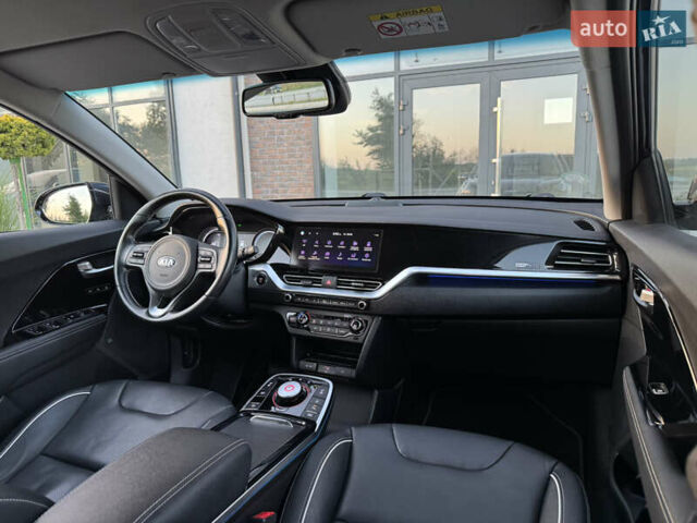 Синий Киа Niro, объемом двигателя 0 л и пробегом 130 тыс. км за 18900 $, фото 3 на Automoto.ua