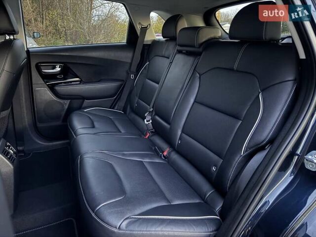 Синий Киа Niro, объемом двигателя 0 л и пробегом 90 тыс. км за 19999 $, фото 66 на Automoto.ua