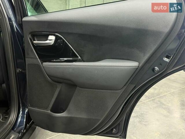 Синій Кіа Niro, об'ємом двигуна 0 л та пробігом 130 тис. км за 19071 $, фото 29 на Automoto.ua