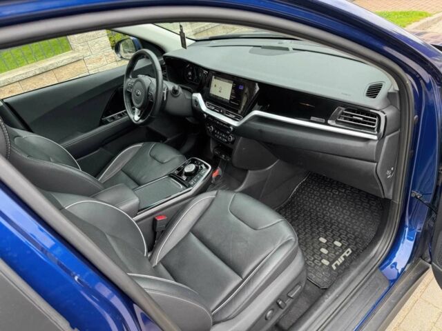 Синій Кіа Niro, об'ємом двигуна 0 л та пробігом 56 тис. км за 16000 $, фото 7 на Automoto.ua