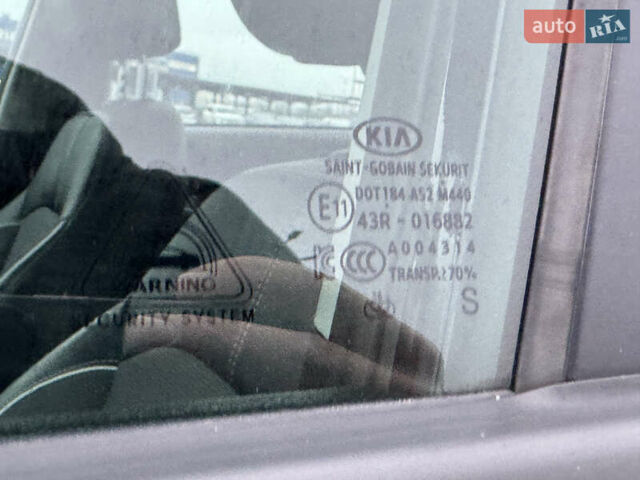 Синій Кіа Niro, об'ємом двигуна 0 л та пробігом 133 тис. км за 18900 $, фото 68 на Automoto.ua