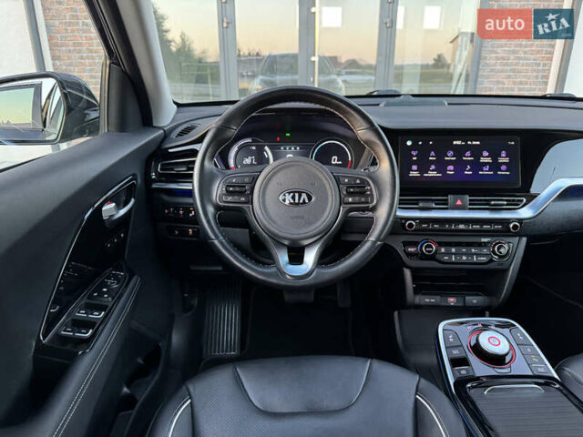 Синий Киа Niro, объемом двигателя 0 л и пробегом 130 тыс. км за 18900 $, фото 4 на Automoto.ua