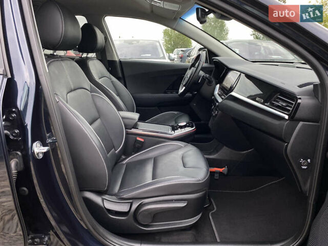 Синій Кіа Niro, об'ємом двигуна 0 л та пробігом 138 тис. км за 21200 $, фото 102 на Automoto.ua
