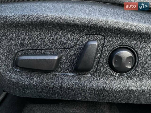 Синій Кіа Niro, об'ємом двигуна 0 л та пробігом 106 тис. км за 21900 $, фото 40 на Automoto.ua