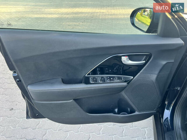 Синій Кіа Niro, об'ємом двигуна 0 л та пробігом 112 тис. км за 19500 $, фото 48 на Automoto.ua