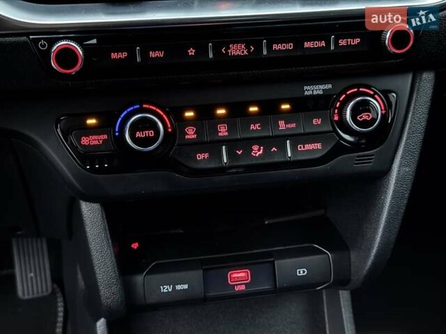 Синий Киа Niro, объемом двигателя 0 л и пробегом 95 тыс. км за 20500 $, фото 50 на Automoto.ua