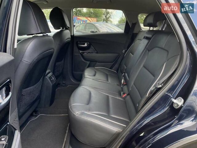 Синій Кіа Niro, об'ємом двигуна 0 л та пробігом 97 тис. км за 21950 $, фото 59 на Automoto.ua