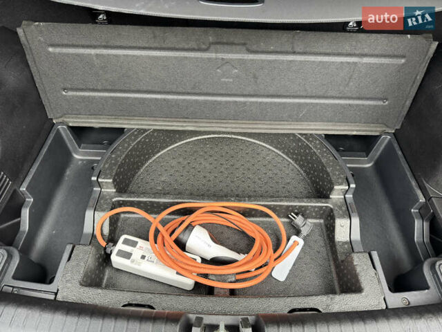 Синий Киа Niro, объемом двигателя 0 л и пробегом 156 тыс. км за 18800 $, фото 24 на Automoto.ua