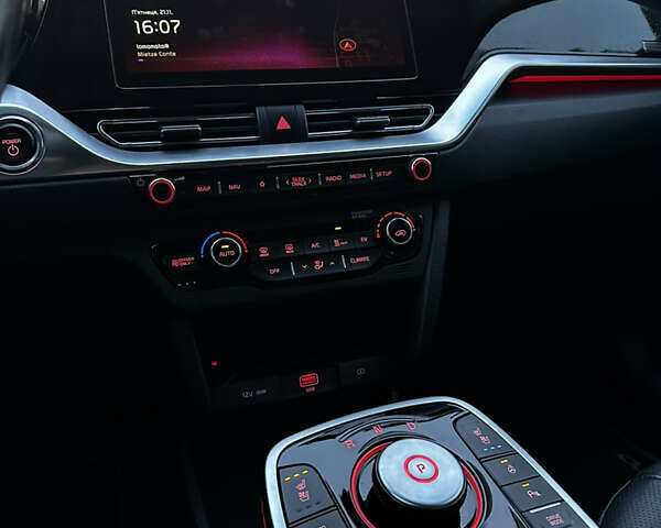 Синій Кіа Niro, об'ємом двигуна 0 л та пробігом 100 тис. км за 19900 $, фото 13 на Automoto.ua