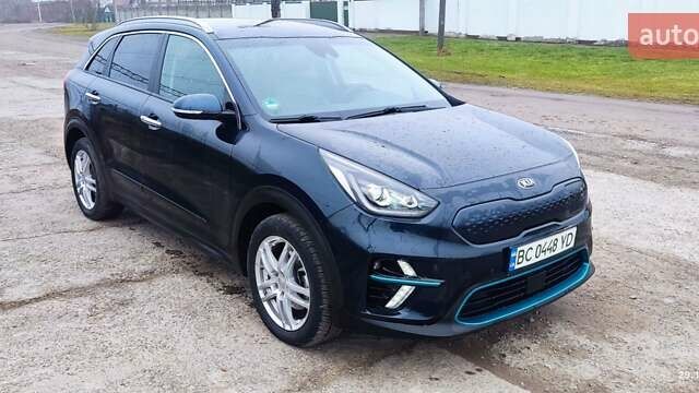 Синий Киа Niro, объемом двигателя 0 л и пробегом 137 тыс. км за 19470 $, фото 1 на Automoto.ua