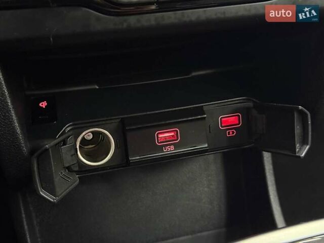 Синій Кіа Niro, об'ємом двигуна 0 л та пробігом 130 тис. км за 19071 $, фото 24 на Automoto.ua