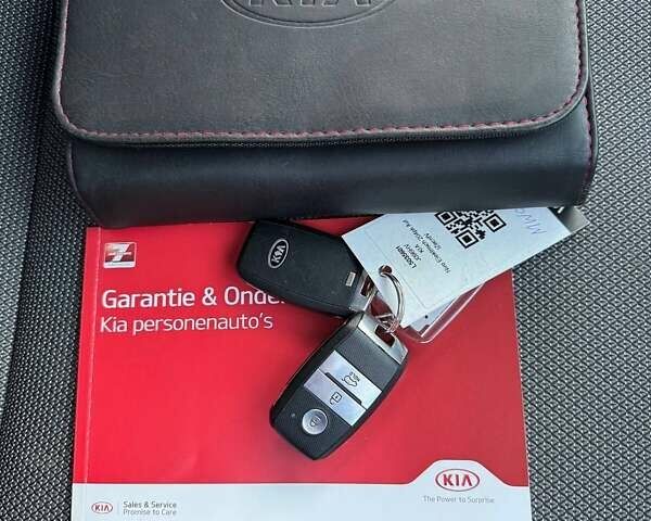 Синій Кіа Niro, об'ємом двигуна 0 л та пробігом 127 тис. км за 19166 $, фото 30 на Automoto.ua