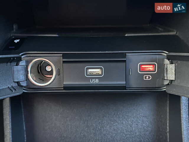 Синій Кіа Niro, об'ємом двигуна 0 л та пробігом 76 тис. км за 22900 $, фото 74 на Automoto.ua