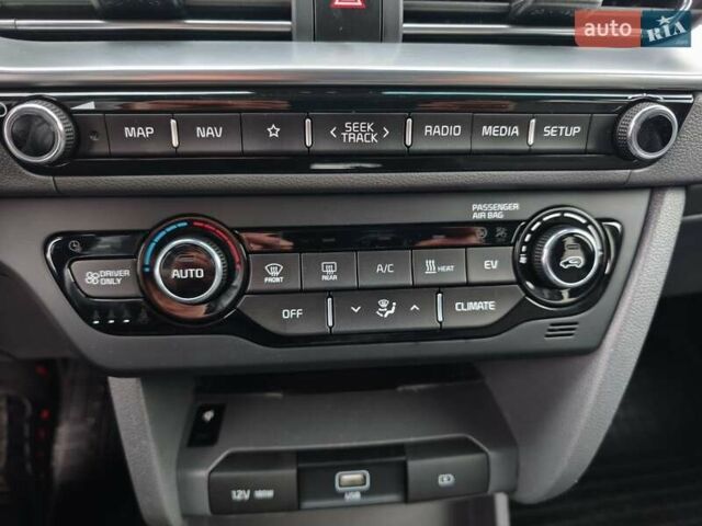 Синій Кіа Niro, об'ємом двигуна 0 л та пробігом 150 тис. км за 18000 $, фото 26 на Automoto.ua