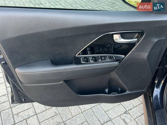 Синий Киа Niro, объемом двигателя 0 л и пробегом 92 тыс. км за 18799 $, фото 31 на Automoto.ua