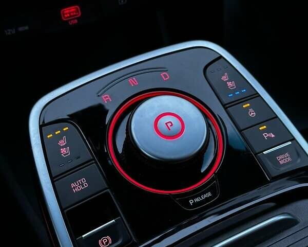Синій Кіа Niro, об'ємом двигуна 0 л та пробігом 100 тис. км за 19900 $, фото 14 на Automoto.ua