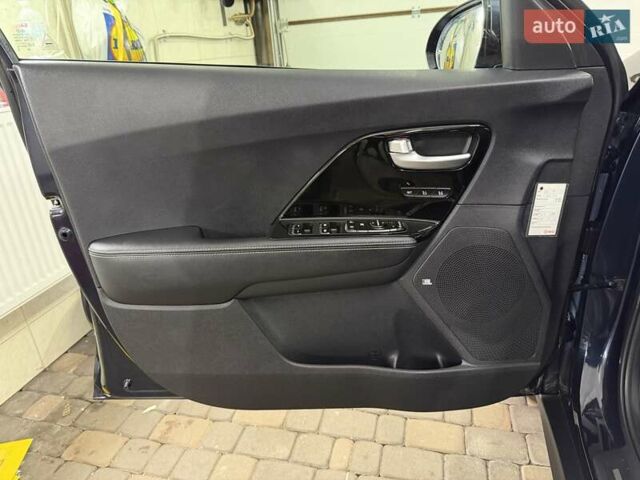 Синій Кіа Niro, об'ємом двигуна 0 л та пробігом 144 тис. км за 18799 $, фото 19 на Automoto.ua