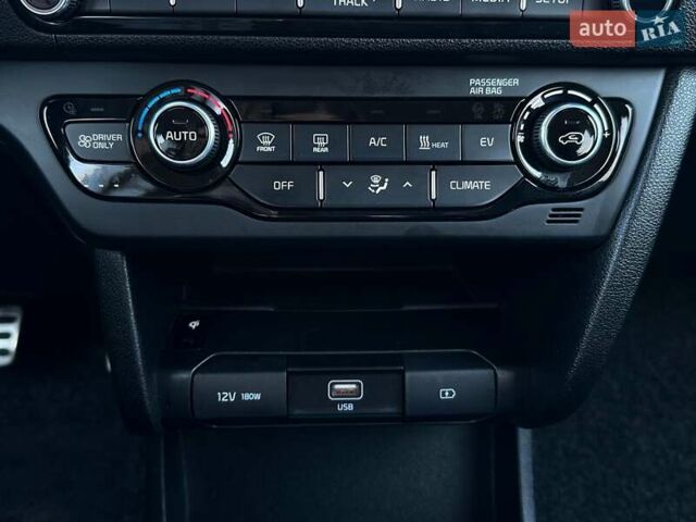 Синий Киа Niro, объемом двигателя 0 л и пробегом 58 тыс. км за 22900 $, фото 55 на Automoto.ua