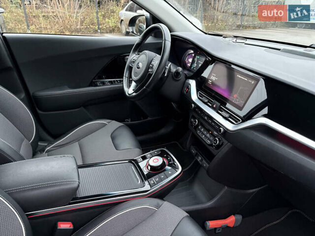 Синий Киа Niro, объемом двигателя 0 л и пробегом 125 тыс. км за 19600 $, фото 22 на Automoto.ua