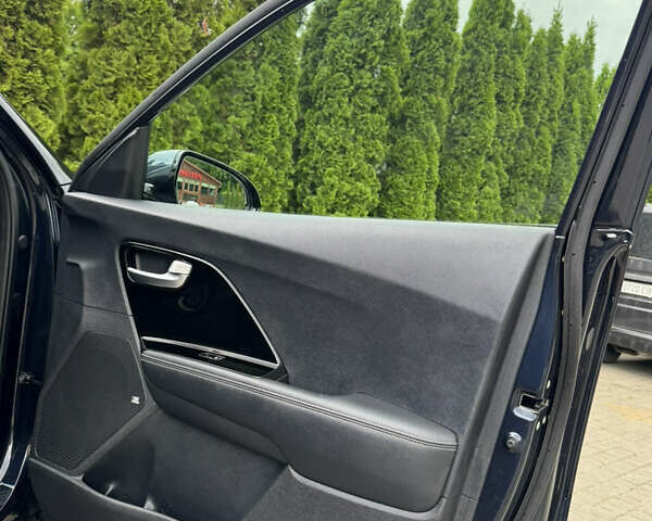 Синий Киа Niro, объемом двигателя 0 л и пробегом 88 тыс. км за 17999 $, фото 30 на Automoto.ua
