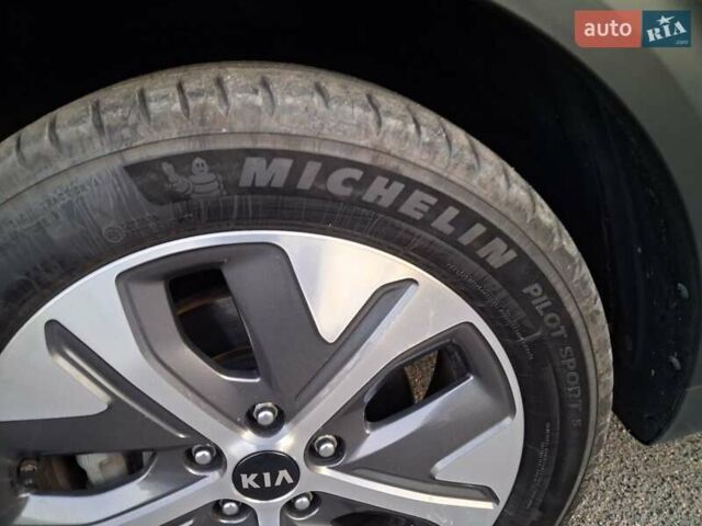 Синій Кіа Niro, об'ємом двигуна 0 л та пробігом 105 тис. км за 21193 $, фото 18 на Automoto.ua
