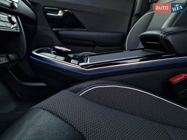 Синий Киа Niro, объемом двигателя 0 л и пробегом 168 тыс. км за 19300 $, фото 32 на Automoto.ua
