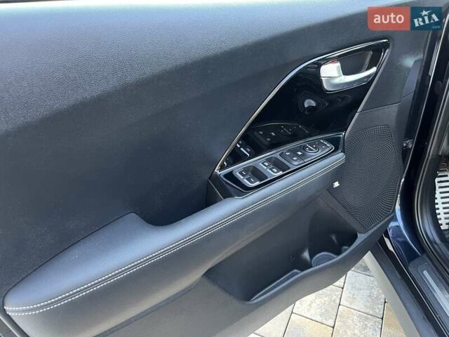 Синій Кіа Niro, об'ємом двигуна 0 л та пробігом 84 тис. км за 18500 $, фото 16 на Automoto.ua