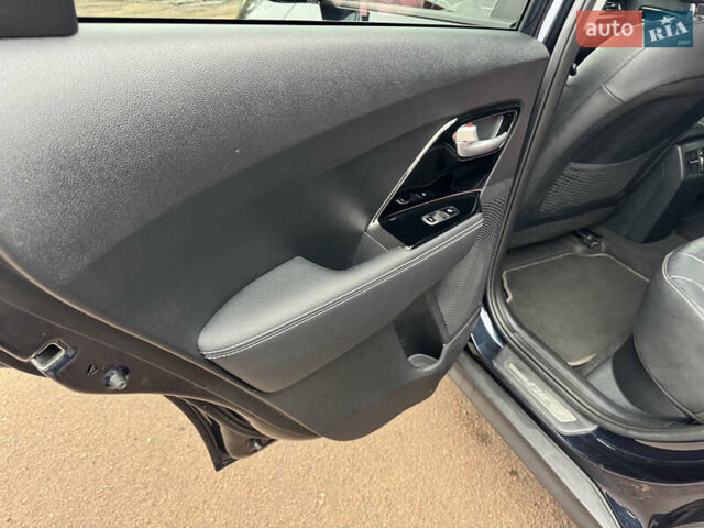 Синий Киа Niro, объемом двигателя 0 л и пробегом 125 тыс. км за 18500 $, фото 12 на Automoto.ua