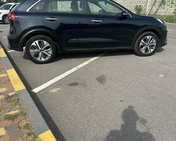 Синий Киа Niro, объемом двигателя 0 л и пробегом 155 тыс. км за 18500 $, фото 7 на Automoto.ua