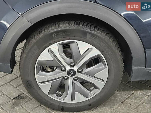 Киа Niro 2020 в Черкассах на Automoto.ua Синий Киа Niro, объемом двигателя 0 л и пробегом 137 тыс. км за 19190 $, фото 12 на Automoto.ua