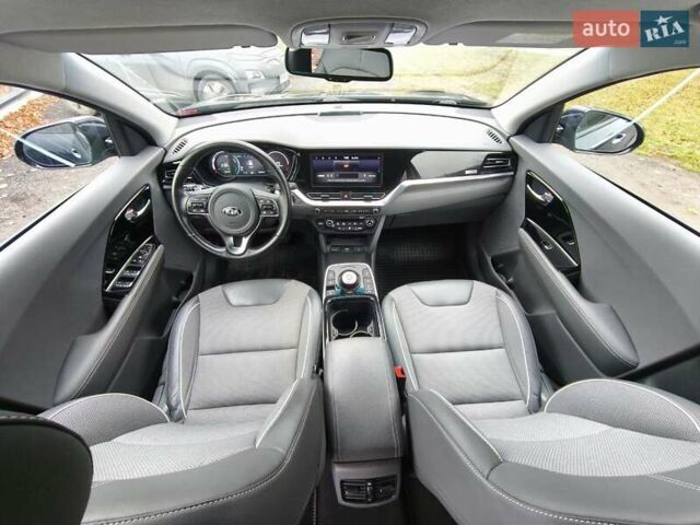 Синій Кіа Niro, об'ємом двигуна 0 л та пробігом 150 тис. км за 18000 $, фото 1 на Automoto.ua