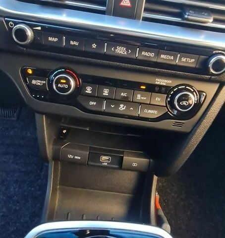 Синій Кіа Niro, об'ємом двигуна 0 л та пробігом 148 тис. км за 19346 $, фото 14 на Automoto.ua