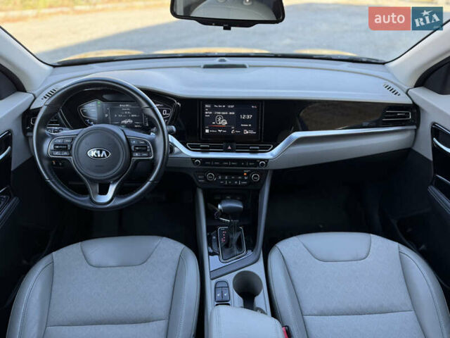 Синій Кіа Niro, об'ємом двигуна 1.58 л та пробігом 76 тис. км за 21300 $, фото 13 на Automoto.ua