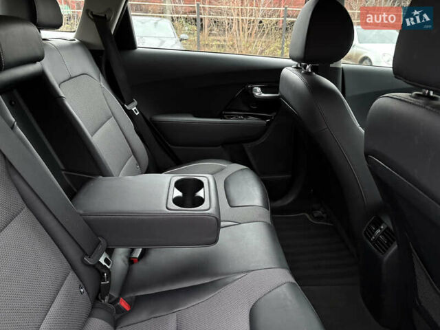 Синий Киа Niro, объемом двигателя 0 л и пробегом 125 тыс. км за 19600 $, фото 39 на Automoto.ua