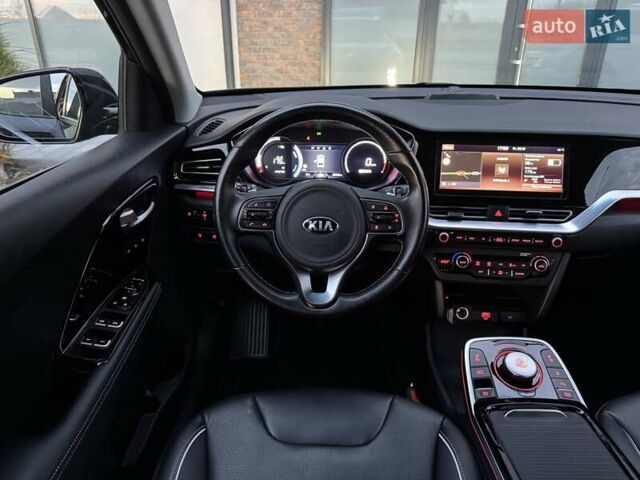 Синий Киа Niro, объемом двигателя 0 л и пробегом 90 тыс. км за 19999 $, фото 2 на Automoto.ua
