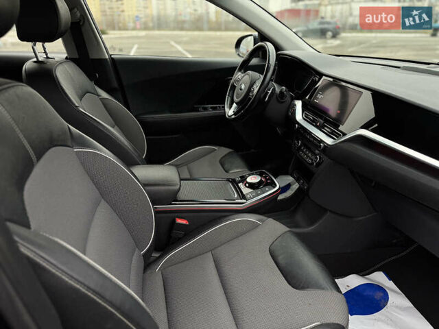 Синій Кіа Niro, об'ємом двигуна 0 л та пробігом 133 тис. км за 18900 $, фото 35 на Automoto.ua