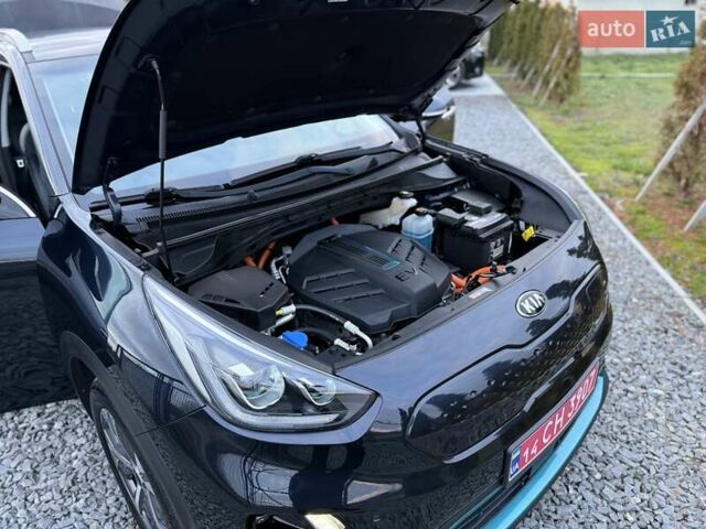 Синій Кіа Niro, об'ємом двигуна 0 л та пробігом 81 тис. км за 19350 $, фото 98 на Automoto.ua