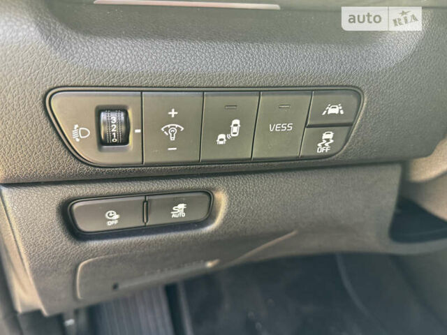 Синій Кіа Niro, об'ємом двигуна 0 л та пробігом 81 тис. км за 19699 $, фото 19 на Automoto.ua