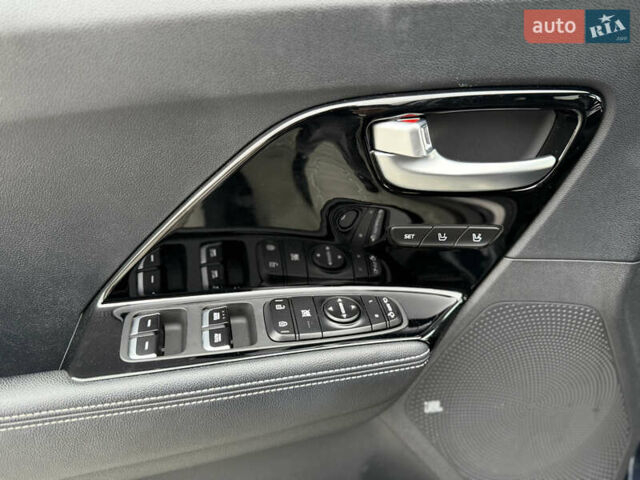 Синій Кіа Niro, об'ємом двигуна 0 л та пробігом 124 тис. км за 19950 $, фото 35 на Automoto.ua