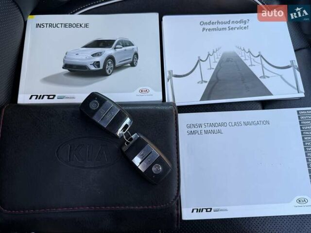 Синій Кіа Niro, об'ємом двигуна 0 л та пробігом 82 тис. км за 18950 $, фото 115 на Automoto.ua