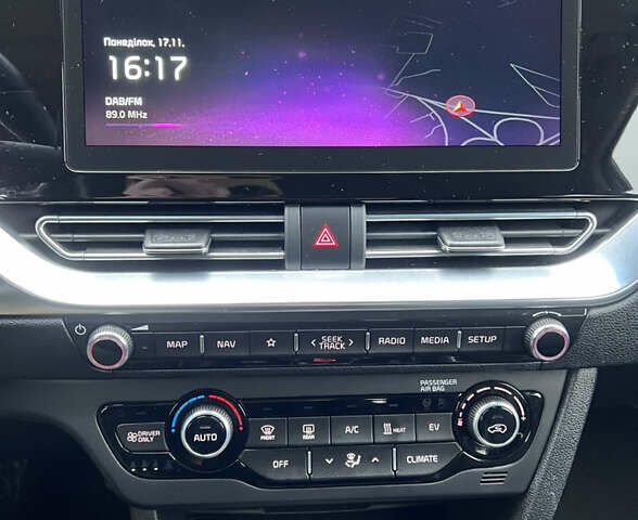 Синій Кіа Niro, об'ємом двигуна 0 л та пробігом 112 тис. км за 20800 $, фото 25 на Automoto.ua