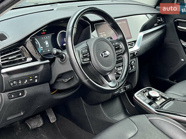 Синій Кіа Niro, об'ємом двигуна 0 л та пробігом 112 тис. км за 20800 $, фото 21 на Automoto.ua