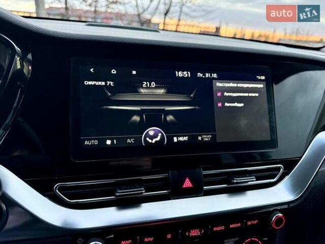 Синій Кіа Niro, об'ємом двигуна 0 л та пробігом 84 тис. км за 19450 $, фото 67 на Automoto.ua