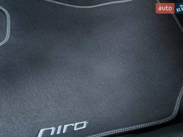 Синий Киа Niro, объемом двигателя 0 л и пробегом 138 тыс. км за 18950 $, фото 127 на Automoto.ua